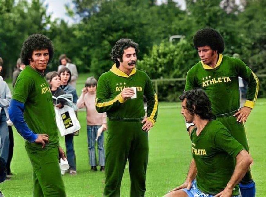 Seleção Brasileira em Treino durante a Copa do Mundo de 1974: Valdomiro, Rivellino, Jairzinho e Piazza em Destaque