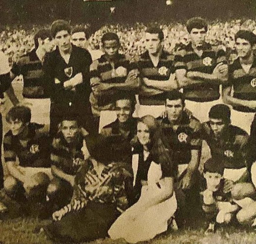 Clássico de Rivalidade: Flamengo vs. Botafogo - O Dia do Urubu no Maracanã em 1969
