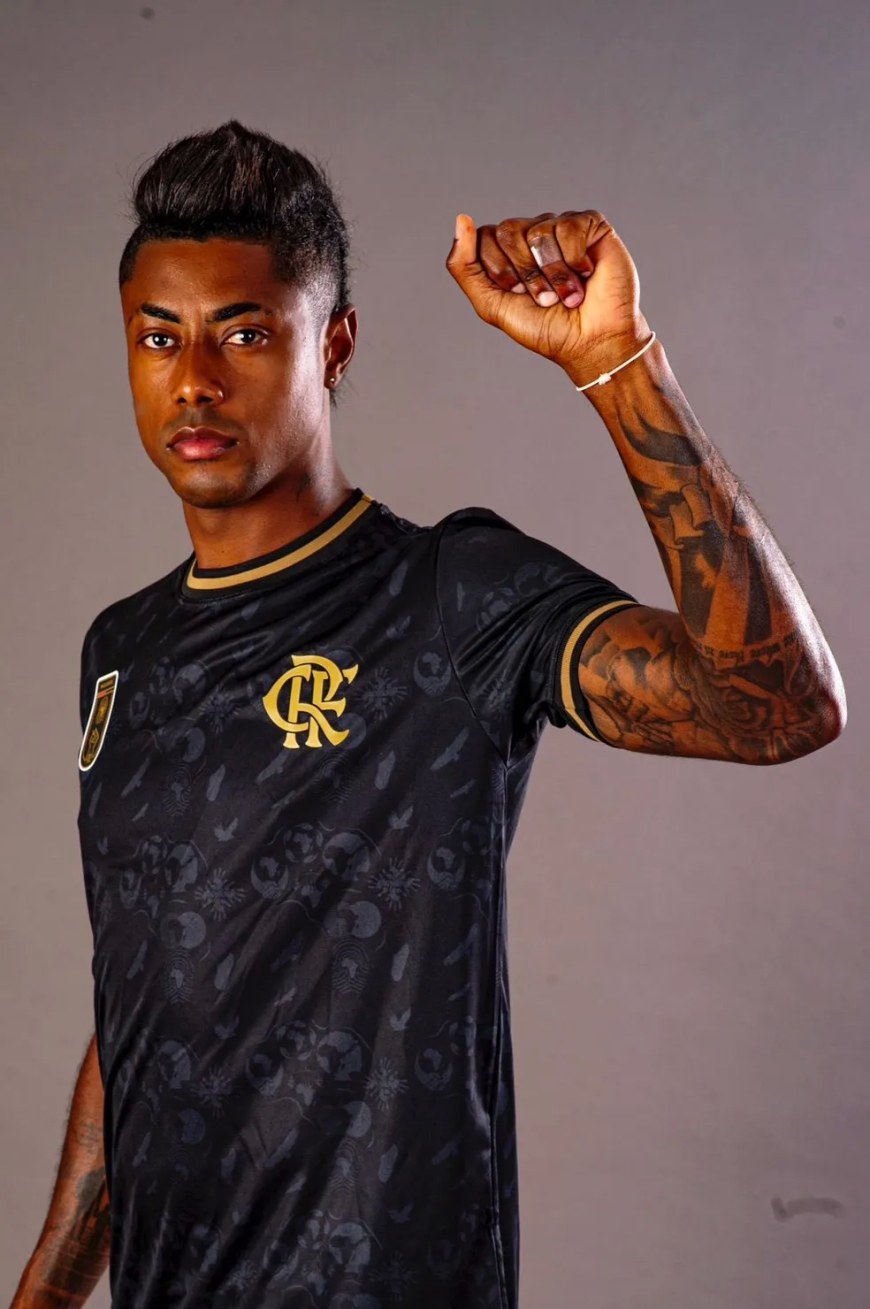 Flamengo Celebra o Mês da Consciência Negra com Lançamento de Camisa Exclusiva: Bruno Henrique e Gerson Brilham como Modelos