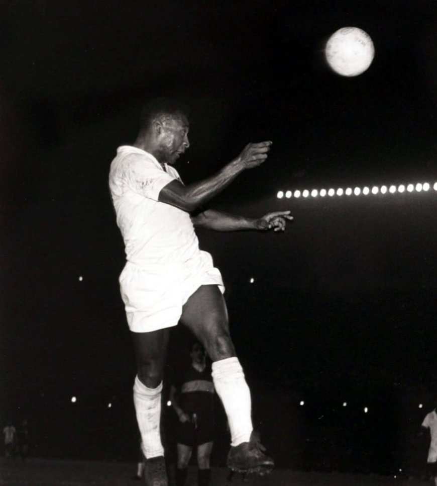 A Magia de 1963: Santos Supera o Boca Juniors na Libertadores com Show de Coutinho e Pelé